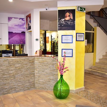 Hotel New Happy Rimini Exteriér fotografie